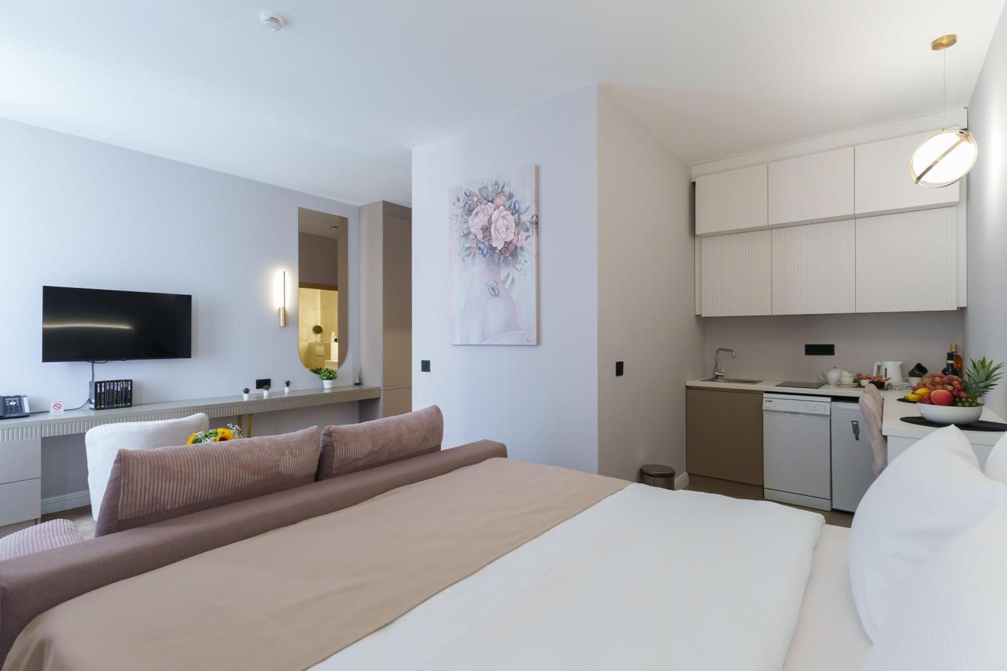 Aparthotel Move In 4*